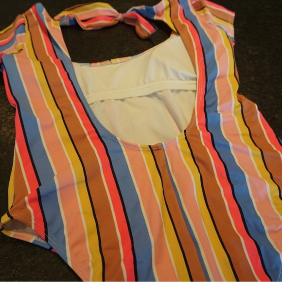 COLORFUL OPEN BACK SWIMSUIT - Picture 4 of 5